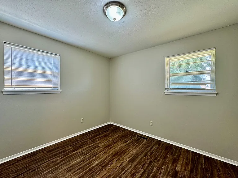 1006 Richmond St — Photo 14
