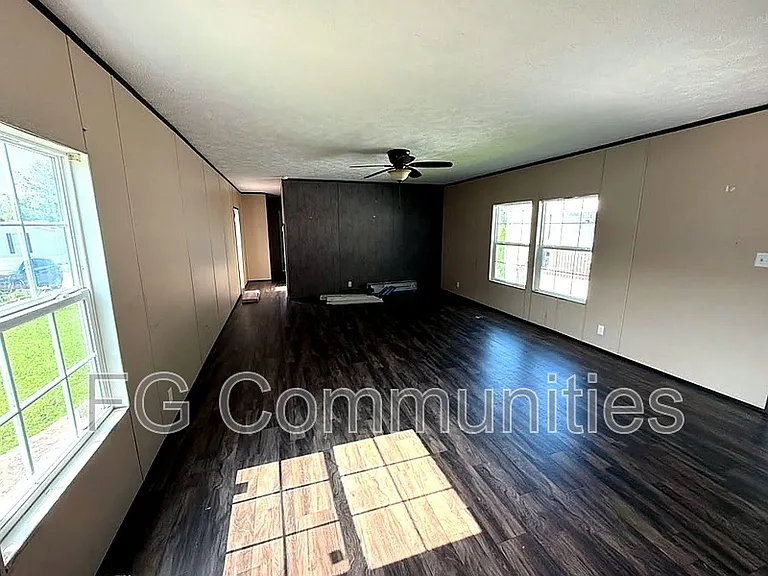 112 Cloverleaf Ct — Photo 5