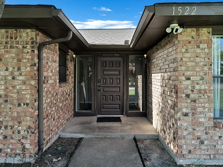1522 Springtree Cir — Photo 27