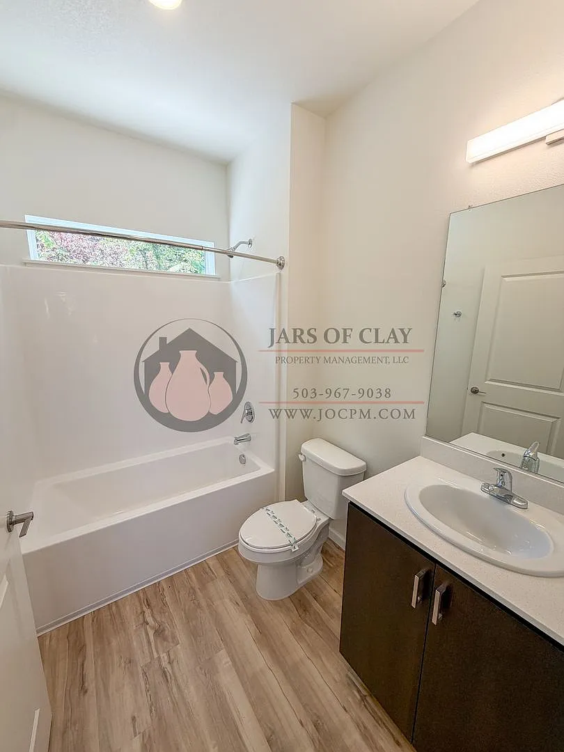 Bright and Cozy Two Bedroom Cottage — Photo 4