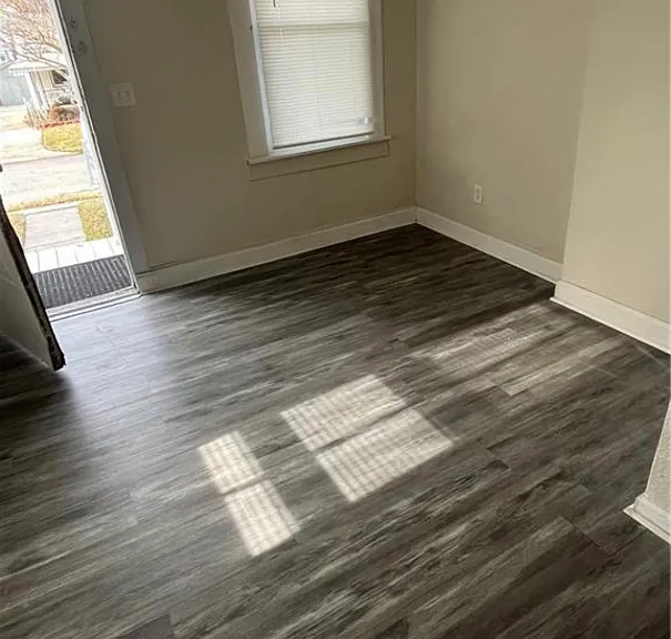 1723 Lasalle Ave — Photo 2