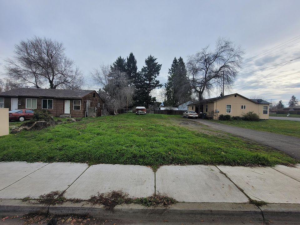 2nd image of 1080 W Stewart Ave