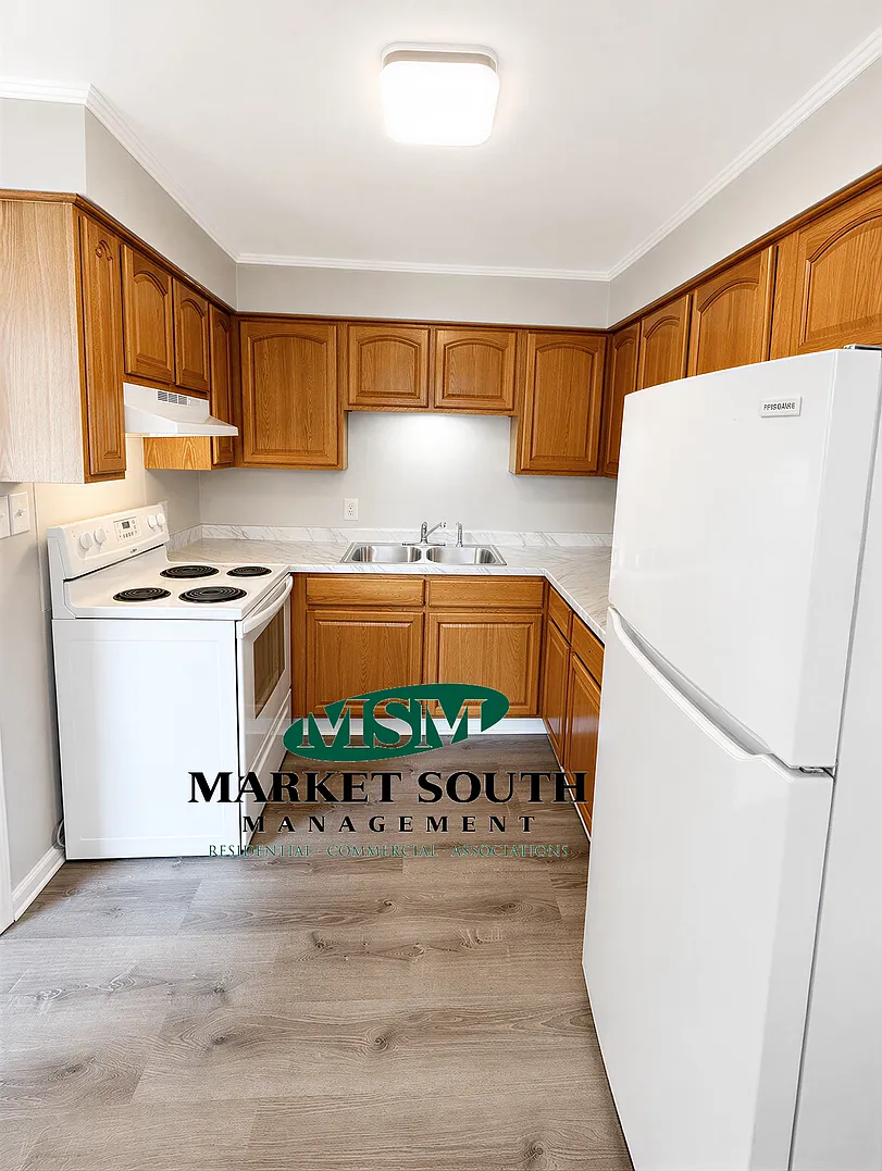 Midtown Savannah- Available Now! Appointment Needed To View! — Photo 3