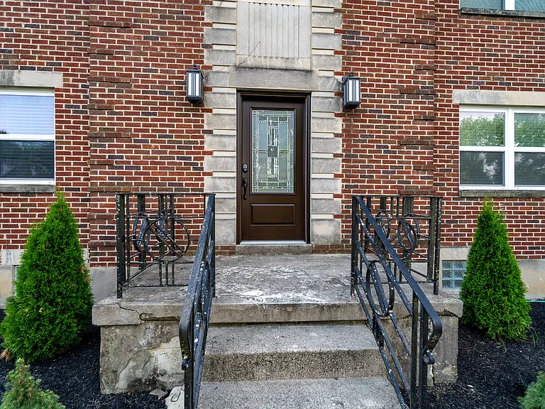 1126 Irving Ave #4 — Photo 23