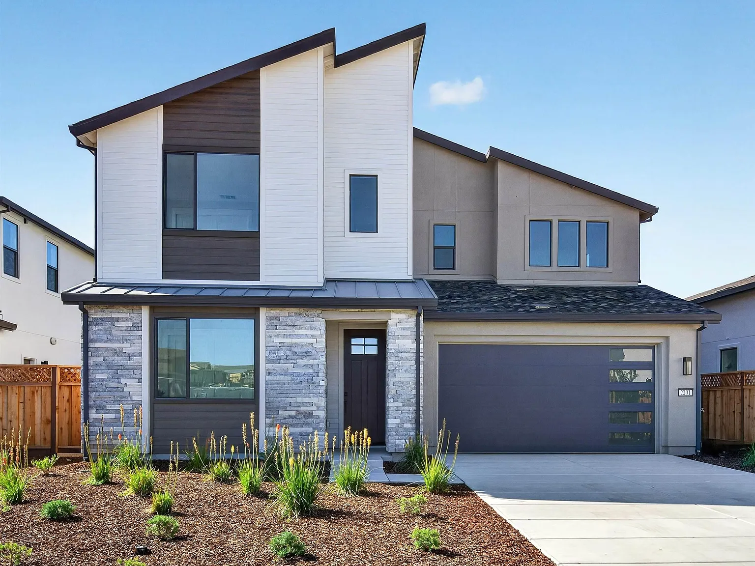 2201 Vandeleur Dr - Photo 2