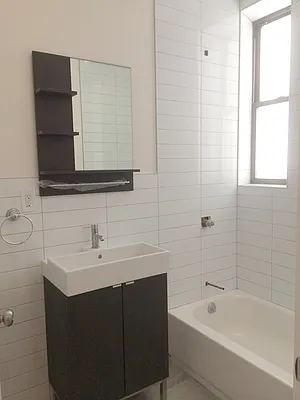 Rented by Uptown Flats LLC | media 24