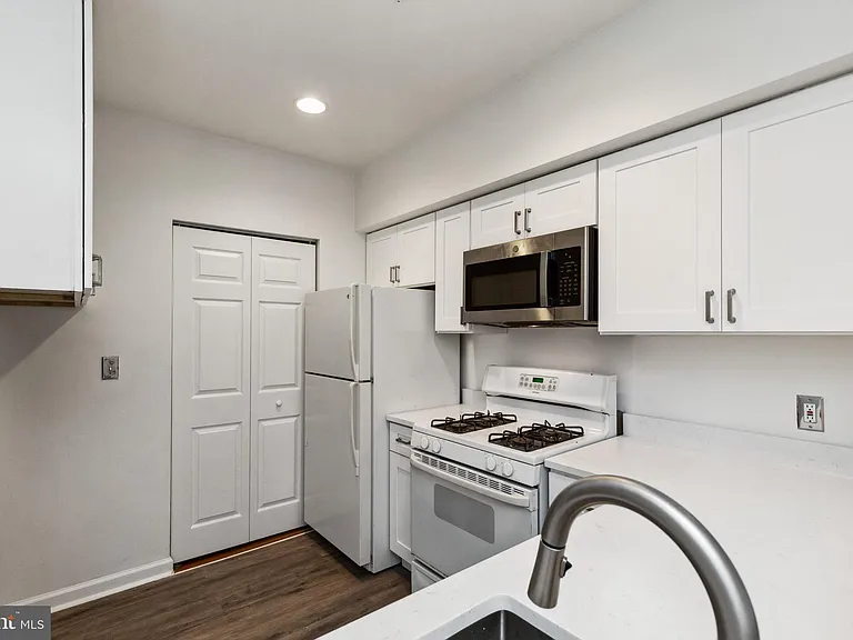 12915 Alton Sq #114 — Photo 14