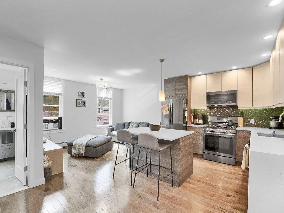 1st image of 43 Clarendon Ave Floor 2