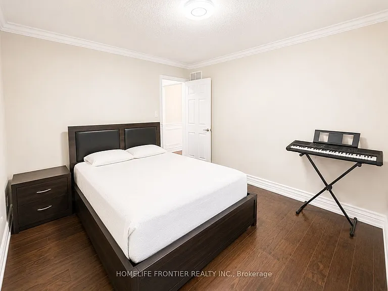 885 Farmstead Dr #UPPER — Photo 18