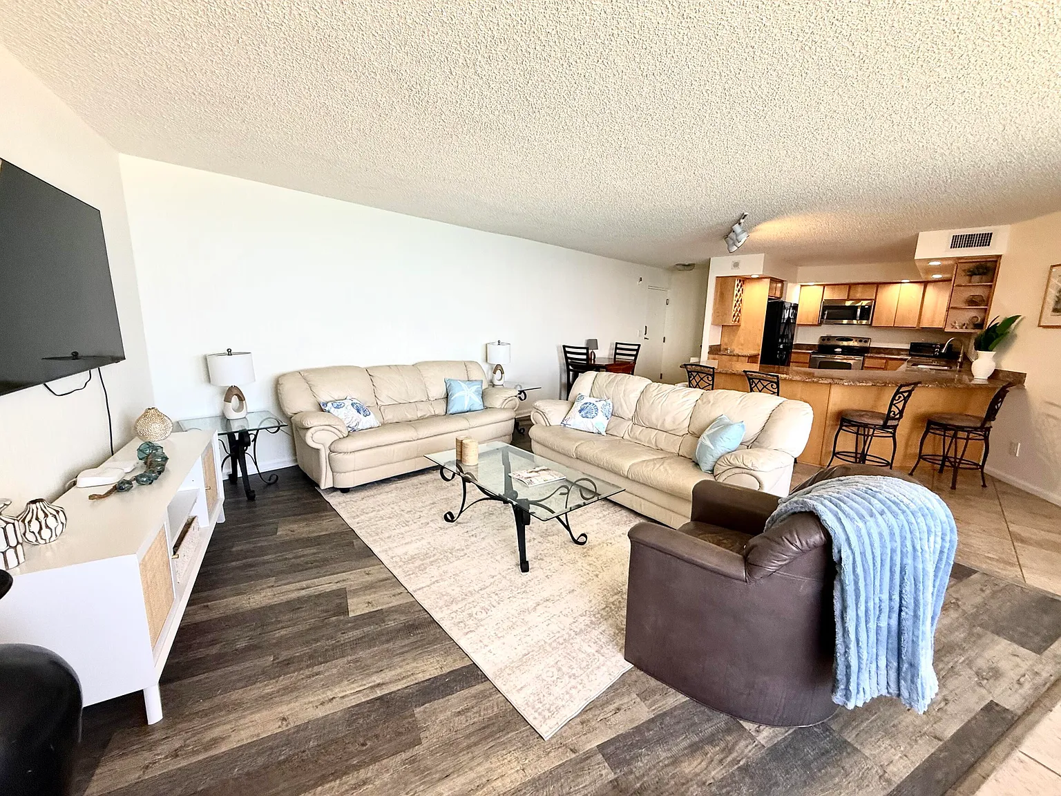 2 bed, 2.0 bath, 1219 sqft, $3,000 — Photo 4
