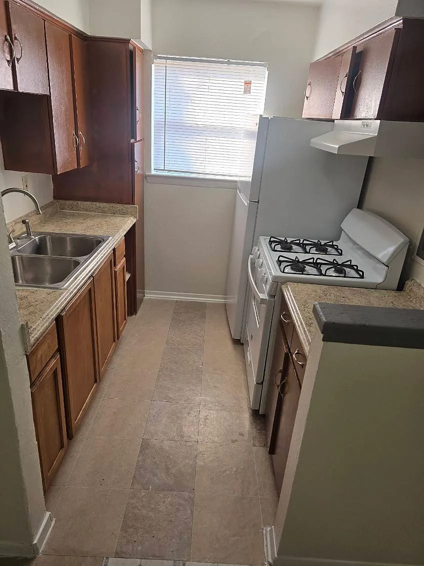 Meadows Apartments — Photo 4