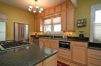4th image of 2510 Ashwood Ave