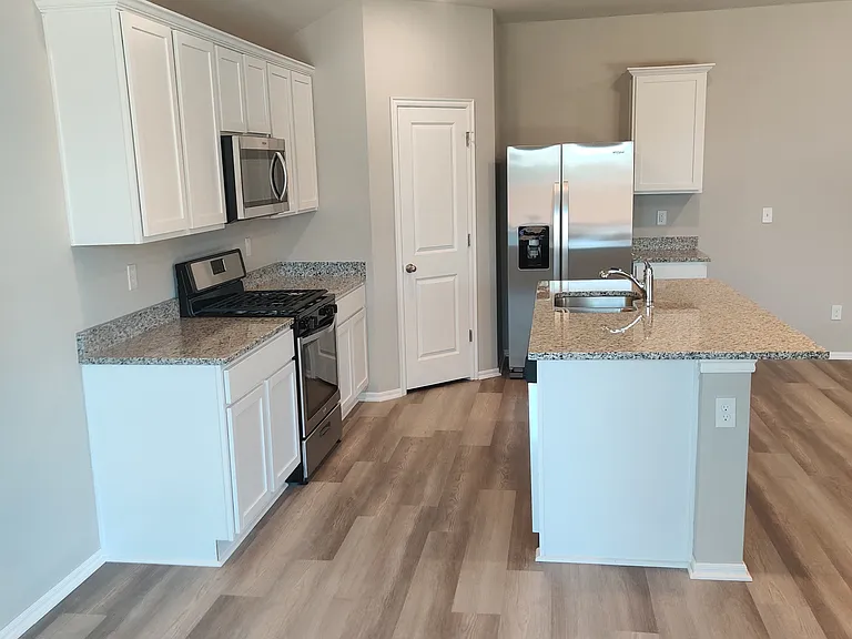 1911 Mesa Ave — Photo 2