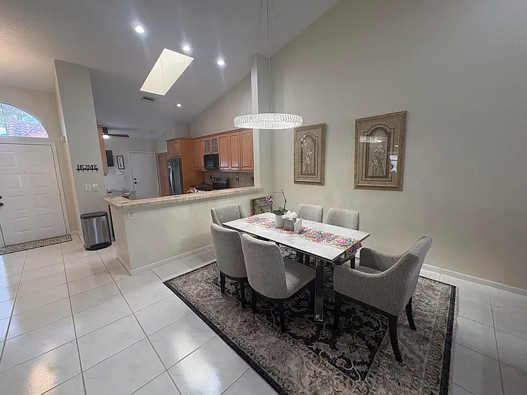 7275 Summer Tree Dr — Photo 4