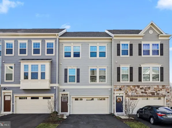 1211 Creek Bank Dr, Stafford, VA 22554