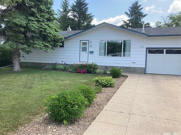 2nd image of 35 Redwood Dr