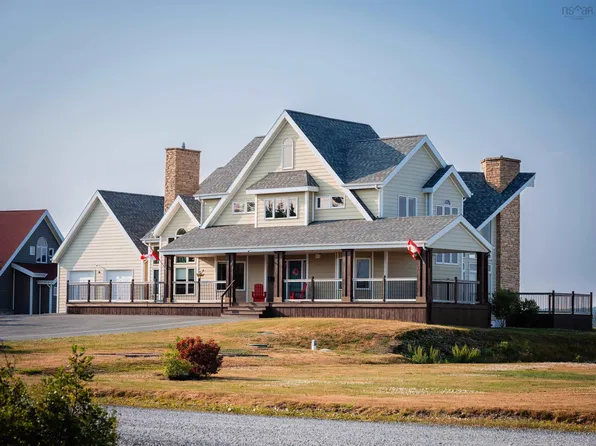 89 Bastion Ave, Louisbourg, NS B1C 0A1