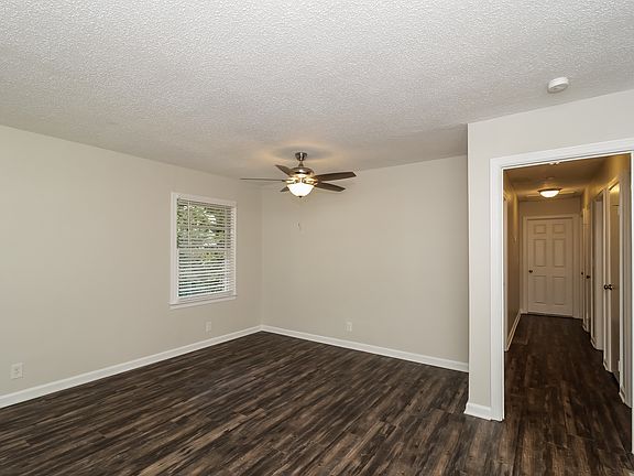 003-photo-living-room-11813527_11302022