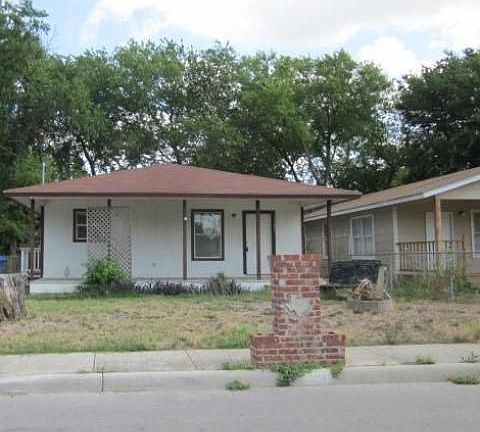 2nd image of 5423 Joslyn Ln