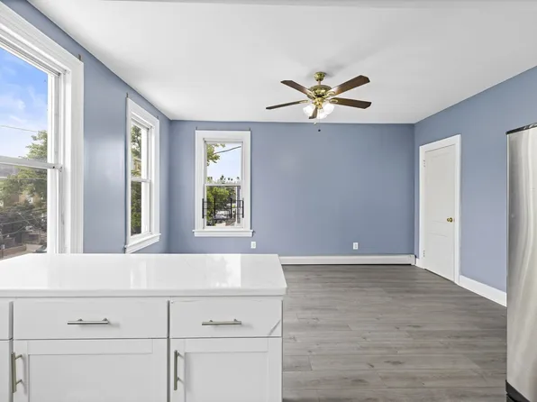 209 Danforth Avenue image 5 of 15