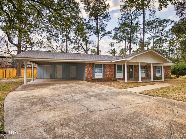 202 Ravens Ct, Ocean Springs, MS 39564