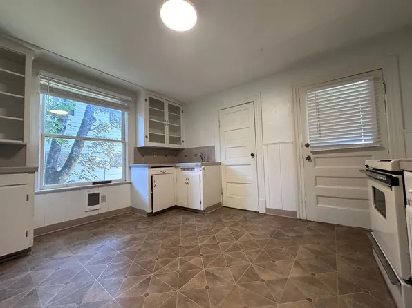 2038 SE Madison St Unit 1, Portland, OR 97214