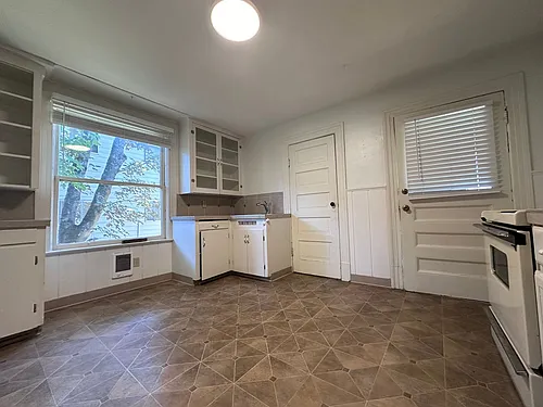 2038 SE Madison St #1 Photo 1