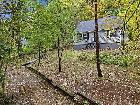 2nd image of 293 Mill St