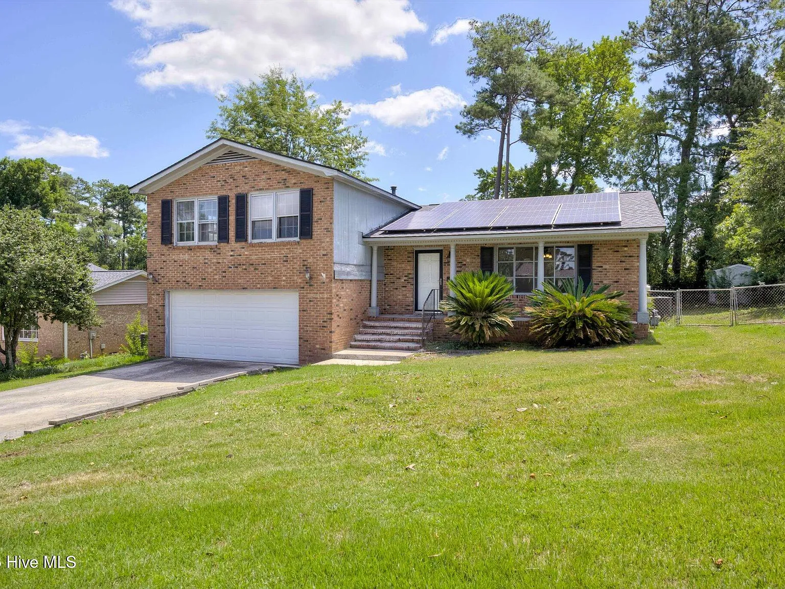 3 bed, 2.5 bath, 1934 sqft, $2,100 — Photo 3