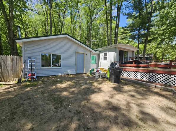 632 Pine St, Harrison, MI 48625
