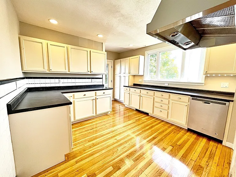15 Puritan Rd — Photo 22