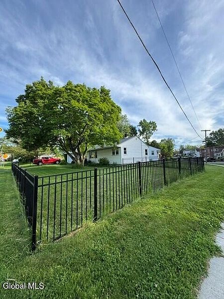 5th image of 62 Glenwood Street