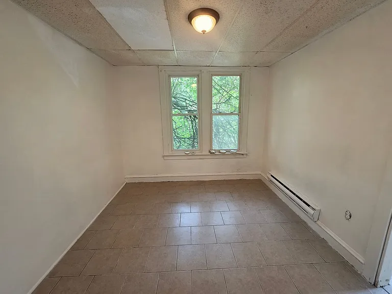 435 N 6th St — Photo 12