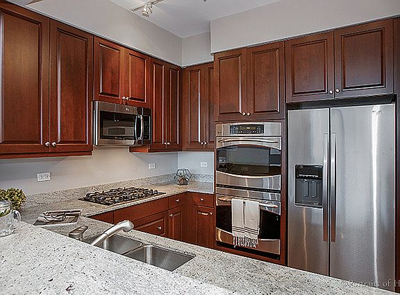 4th image of 1211 S Prairie Ave APT 2405