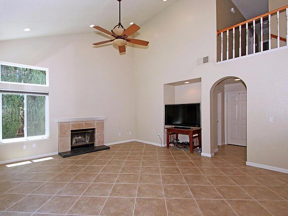 3rd image of 1543 Blue Ln