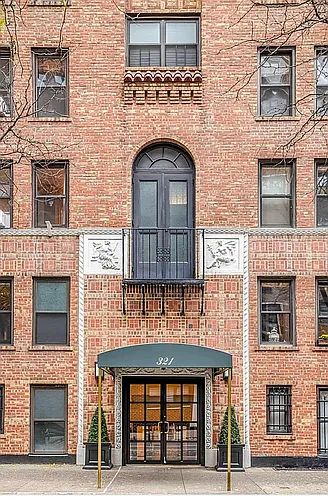 321 E 54th St Photo 1