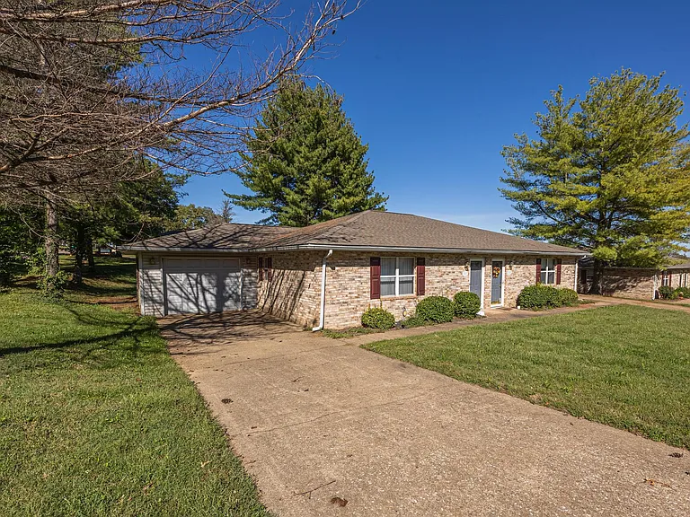 1411 Clover St — Photo 5