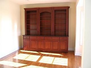 3rd image of 121 Churchill Ave