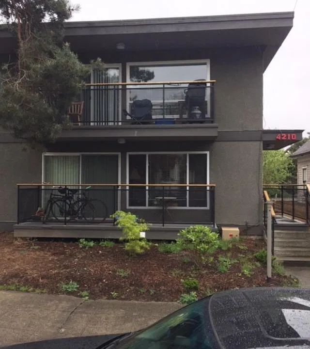 4210 Woodland Park Ave N #202