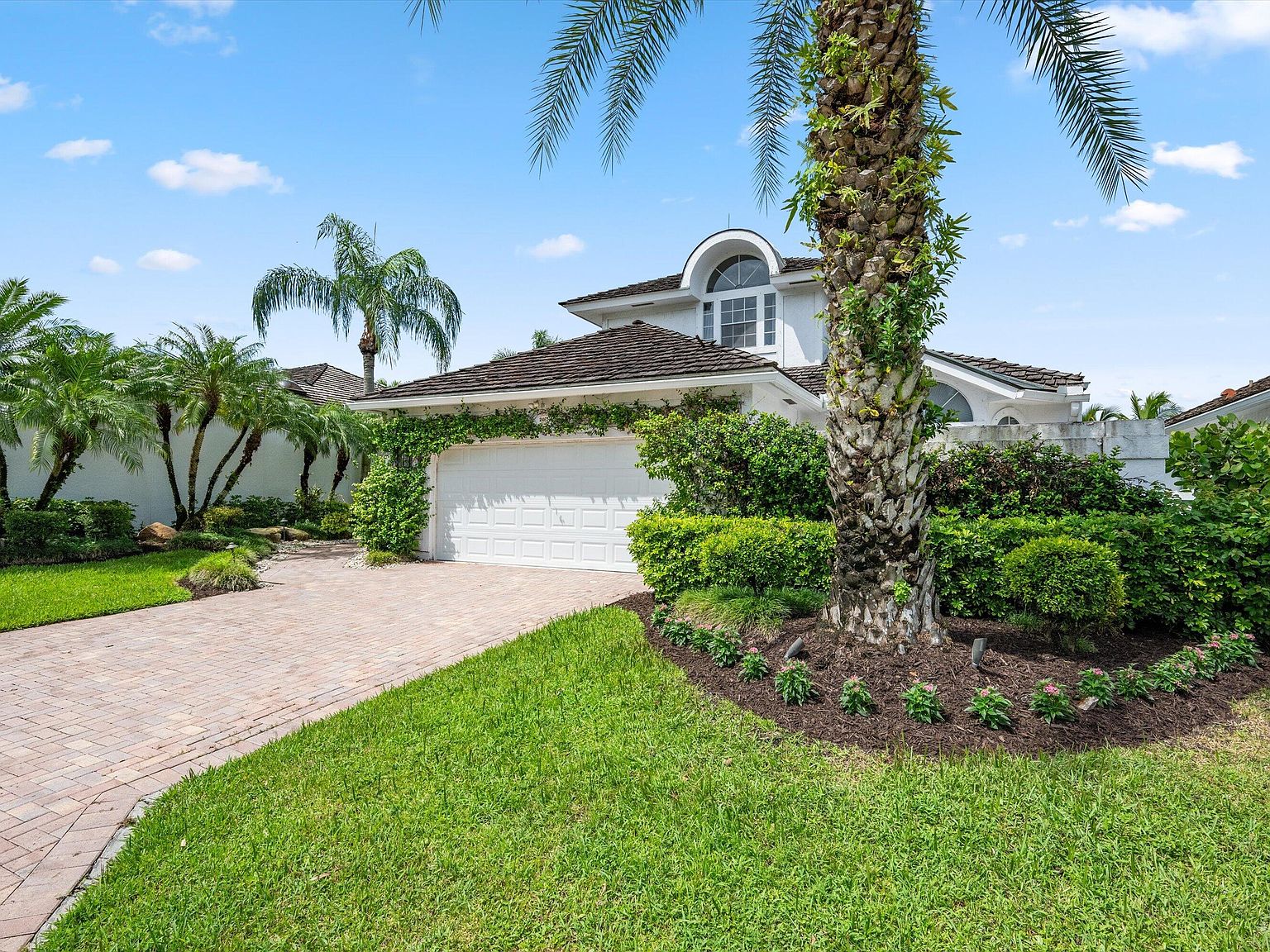 2467 Muir Circle — Palm Beach Polo and Country Club