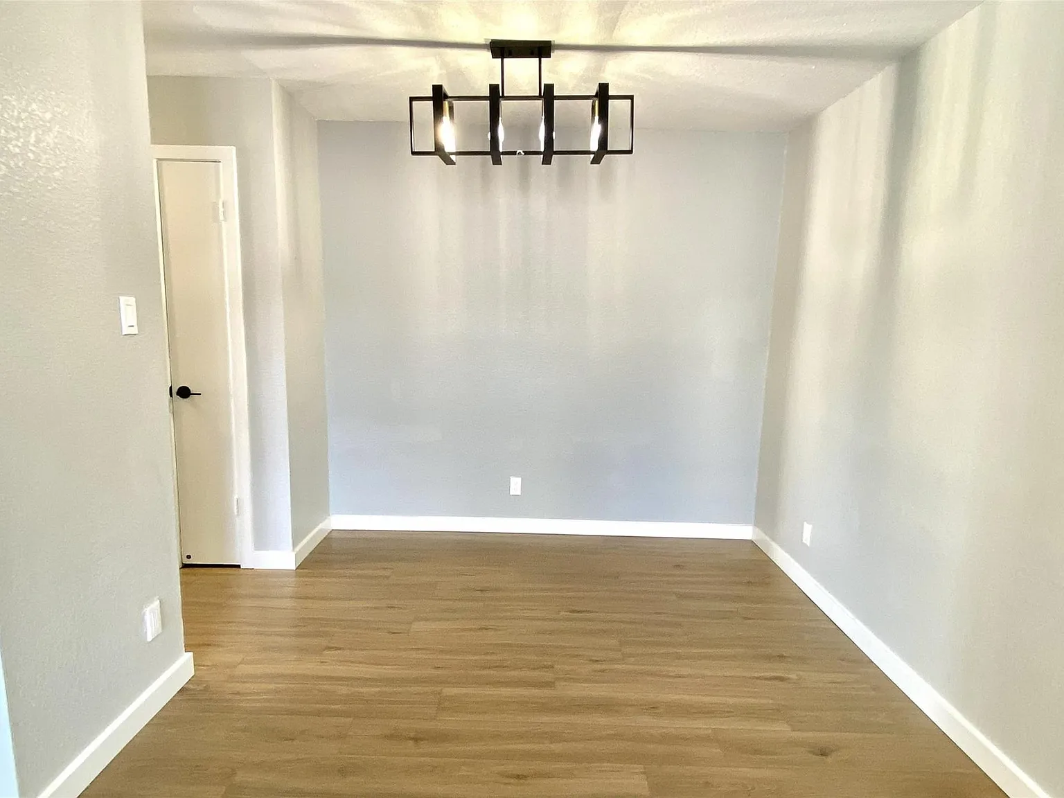 3 bed, 2.0 bath, 1373 sqft, $1,390 — Photo 4