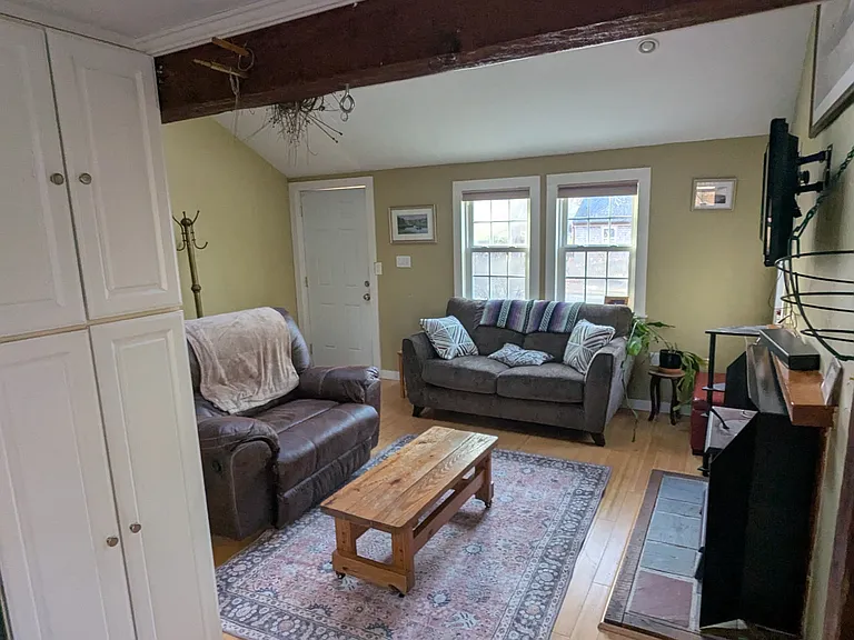 16 Gilbert Rd — Photo 4