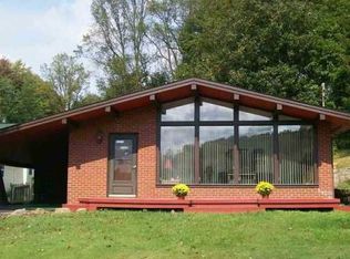 92 Lake Shore Dr, Cross Lanes, WV 25313