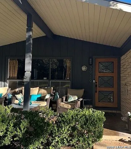 3 bed, 2.0 bath, 2200 sqft, $2,495 — Photo 3