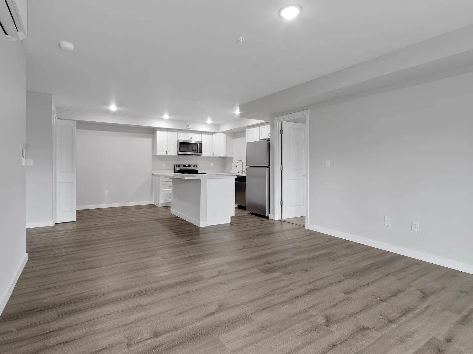 2 bed, 926 sqft, $2,200 — Photo 3