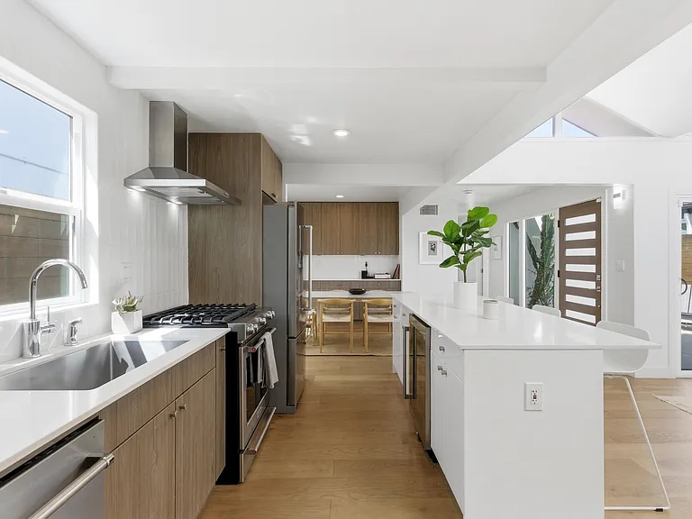 258 Walnut St — Photo 9