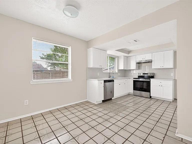 9903 Kent Towne Ln — Photo 10