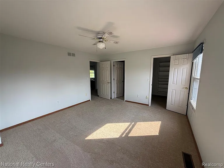 5164 Crowfoot Dr — Photo 32