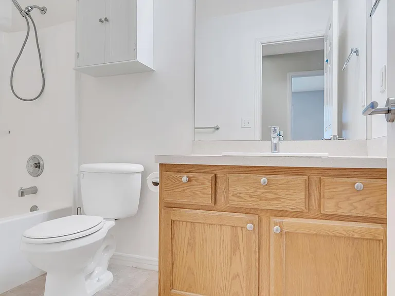 874 W 200 N — Photo 16