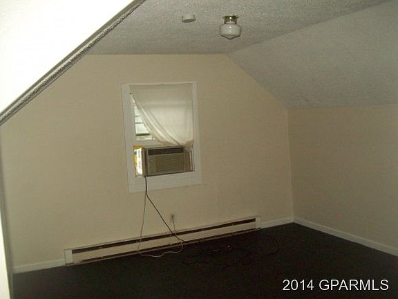 4th image of 112 W 12th St